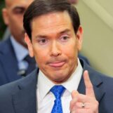 La règle des visas du Département d'État ouvre la voie à un examen minutieux par l'ICE des immigrants transgenres