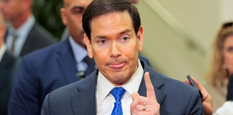 La règle des visas du Département d'État ouvre la voie à un examen minutieux par l'ICE des immigrants transgenres