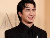 Hudson Williams ressemble à l'idole qu'il est sur le tapis rouge des Oscars