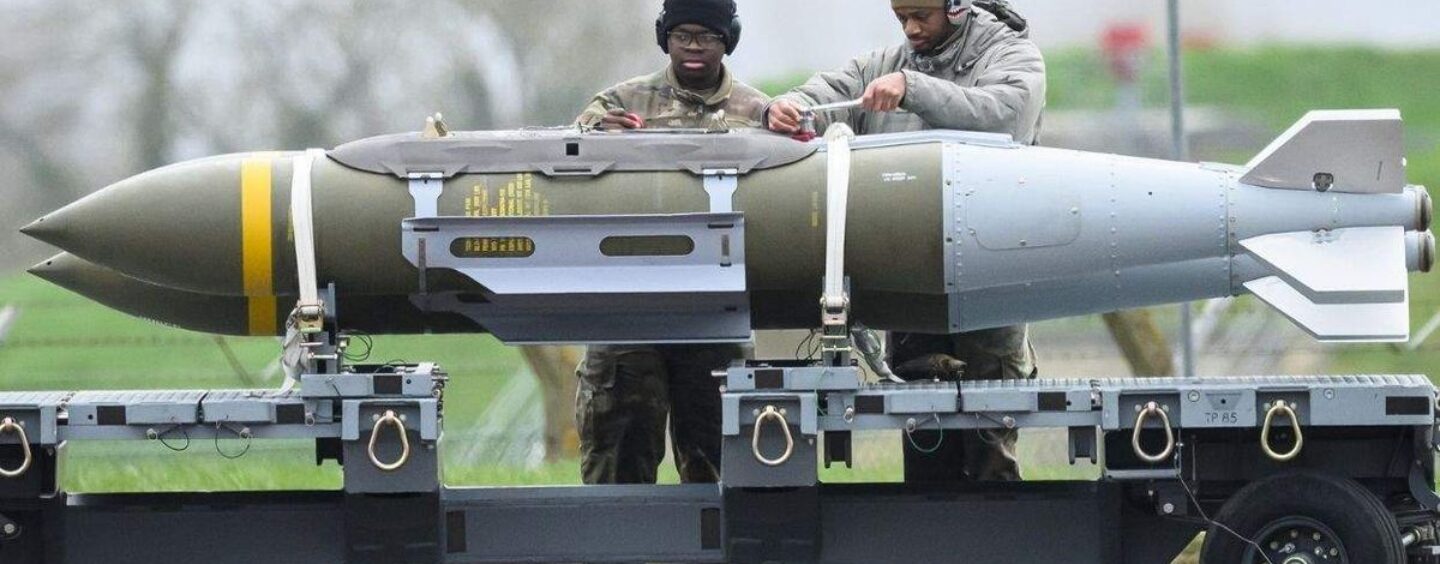 Le juge fait allusion à un recours collectif fédéral et ordonne des preuves au DOJ dans une affaire d'interdiction militaire trans