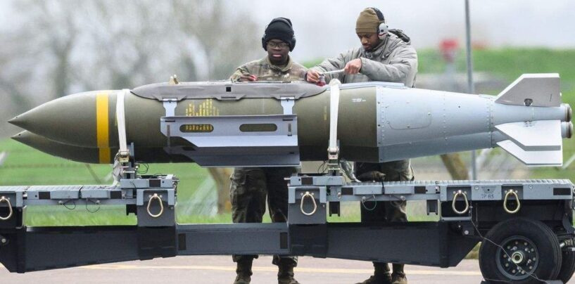 Le juge fait allusion à un recours collectif fédéral et ordonne des preuves au DOJ dans une affaire d'interdiction militaire trans