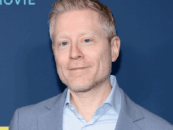 Anthony Rapp parle d'un retour sur scène « très intime » dans le 30e anniversaire de Touch and Rent