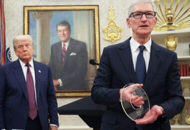 Tim Cook, le copain de Donald Trump, jure qu'il n'est « pas un homme politique »