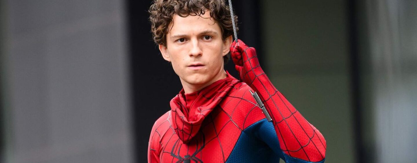Tom Holland se déshabille et fait travailler ses muscles dans la nouvelle bande-annonce de Spider-Man