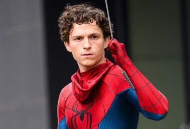 Tom Holland se déshabille et fait travailler ses muscles dans la nouvelle bande-annonce de Spider-Man