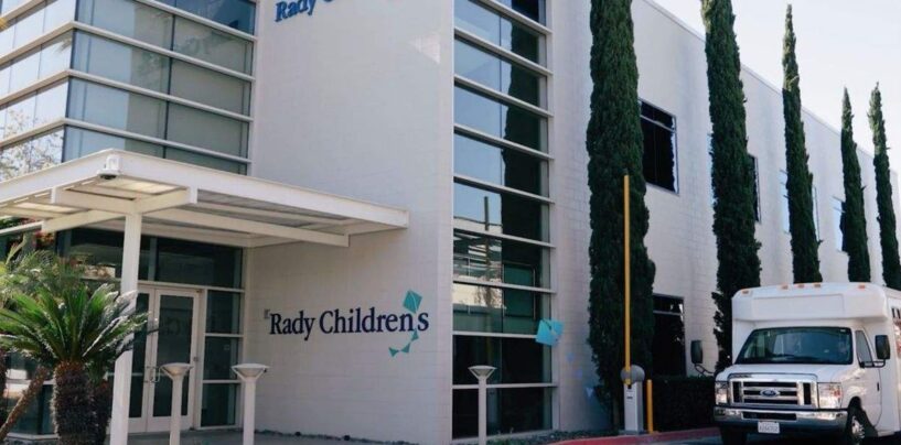 Des familles poursuivent le système hospitalier du sud de la Californie pour avoir refusé de soigner des jeunes transgenres