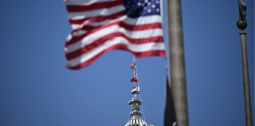 Les républicains du Tennessee avancent un projet de loi ciblant ce que les étudiants peuvent appeler des éducateurs transgenres