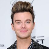 Chris Colfer craint d'être « annulé » à cause de son nouveau roman gay « cochon »
