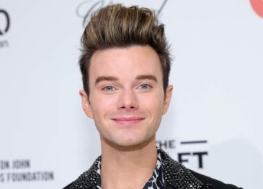 Chris Colfer craint d'être « annulé » à cause de son nouveau roman gay « cochon »
