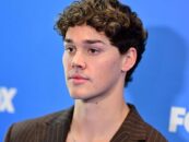 Les photos sexy torse nu de Noah Beck sur le tournage de Baywatch deviennent virales