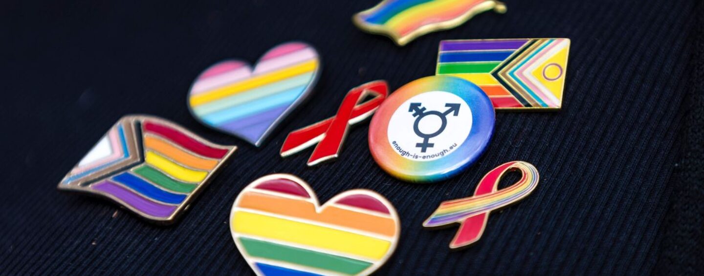 Moins de jeunes Américains soutiennent les protections LGBTQ+, selon une enquête