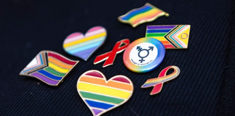 Moins de jeunes Américains soutiennent les protections LGBTQ+, selon une enquête