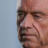 Un juge fédéral empêche RFK Jr. de limiter les soins aux jeunes trans