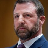 Le Sénat confirme que le bagarreur Markwayne Mullin dirigera le département de la sécurité intérieure après Kristi Noem