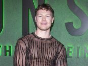 La star des Boots, Angus O'Brien, fléchit ses abdominaux en pack de six dans une photo torride