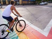 Dallas détruit des passages pour piétons arc-en-ciel sous mandat du Texas