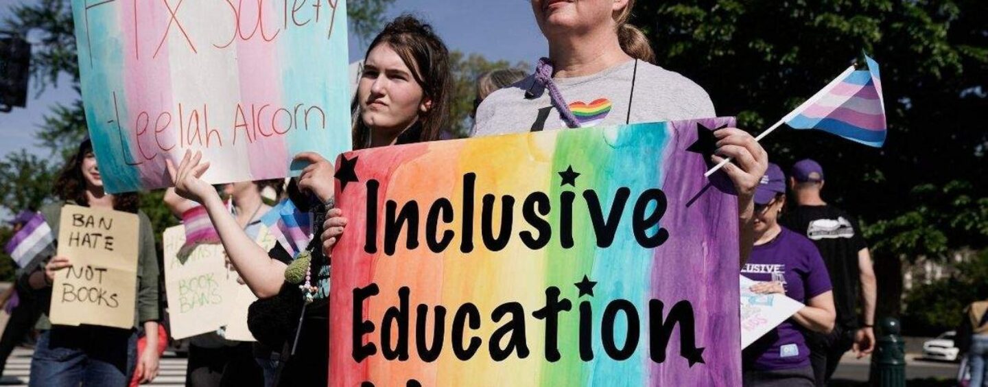 Un tribunal de Géorgie confirme le licenciement d'un enseignant qui avait lu un livre LGBTQ+ en classe