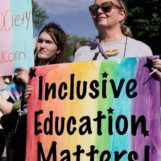 Un tribunal de Géorgie confirme le licenciement d'un enseignant qui avait lu un livre LGBTQ+ en classe