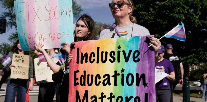 Un tribunal de Géorgie confirme le licenciement d'un enseignant qui avait lu un livre LGBTQ+ en classe