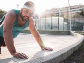 Un guide de l'ours pour développer ses muscles rédigé par des experts gays du fitness