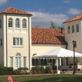 Le magazine féministe parcourt les campus avec des discussions sur la race et le genre, s'inspirant de Turning Point USA