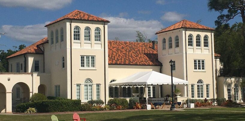 Le magazine féministe parcourt les campus avec des discussions sur la race et le genre, s'inspirant de Turning Point USA