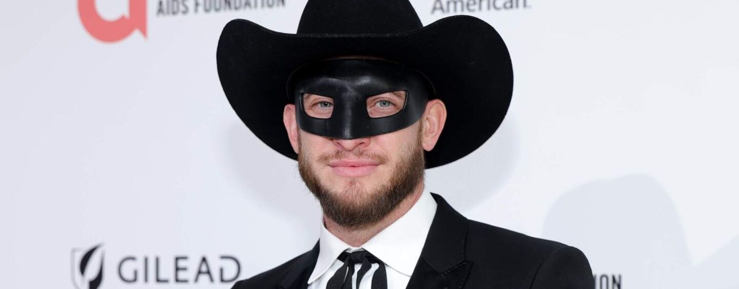 Orville Peck laisse les fans se cacher derrière le masque dans de nouveaux projets bruts