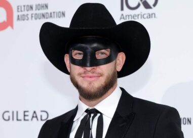 Orville Peck laisse les fans se cacher derrière le masque dans de nouveaux projets bruts