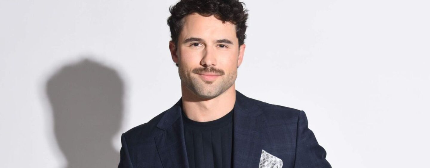 Robbie GK fléchit ses muscles forts dans une nouvelle vidéo de gym en sueur