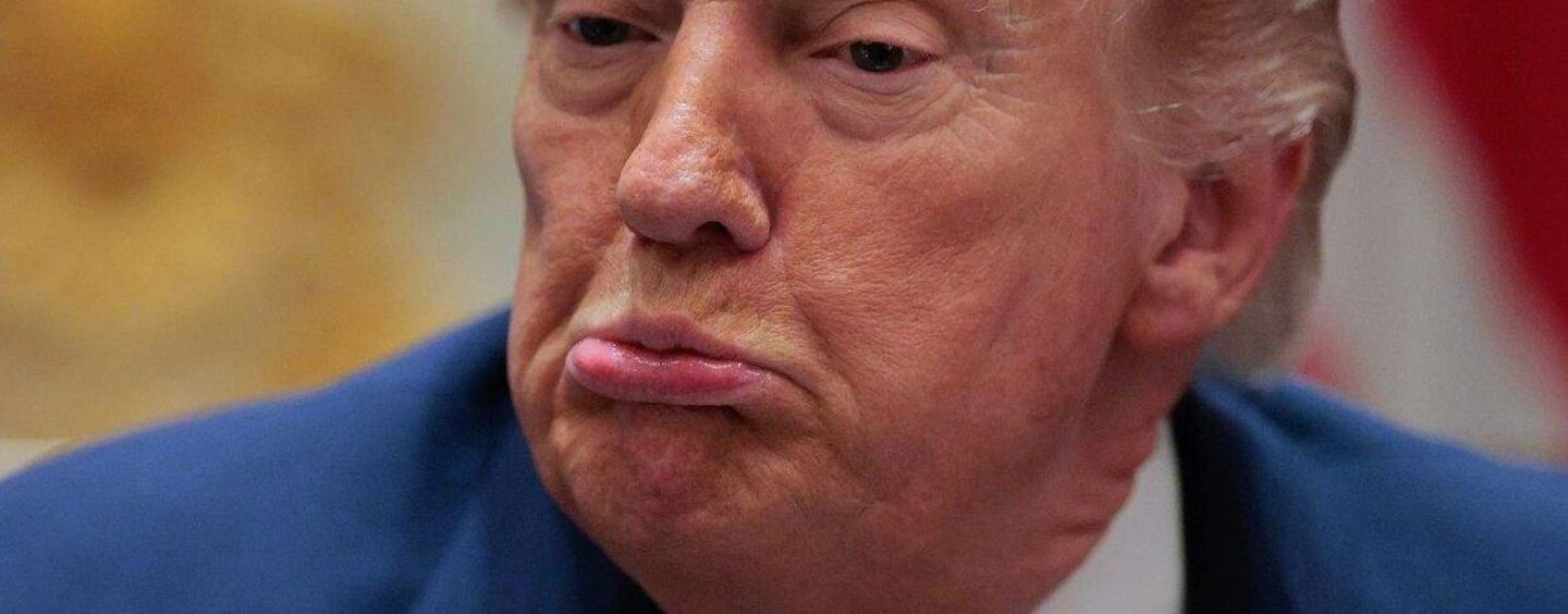 Tout en affirmant que le dirigeant iranien est gay, Trump affirme que le « YMCA » lui a valu le vote gay. Ce n'est pas le cas