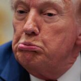 Tout en affirmant que le dirigeant iranien est gay, Trump affirme que le « YMCA » lui a valu le vote gay. Ce n'est pas le cas