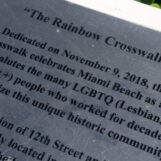Des villes du Texas et de Floride installent de nouvelles passerelles arc-en-ciel alors que les républicains répriment les passages pour piétons de la fierté.