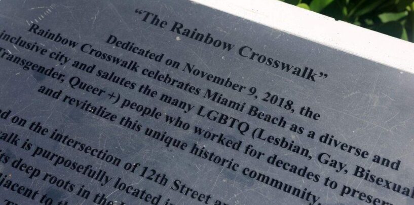 Des villes du Texas et de Floride installent de nouvelles passerelles arc-en-ciel alors que les républicains répriment les passages pour piétons de la fierté.