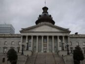 Le Sénat de Caroline du Sud adopte un projet de loi restreignant l'utilisation des toilettes par les étudiants transgenres