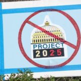 Le projet 2025 est un énorme succès avec l'ICE dans les aéroports, l'érosion des droits civiques et les élections en mouvement