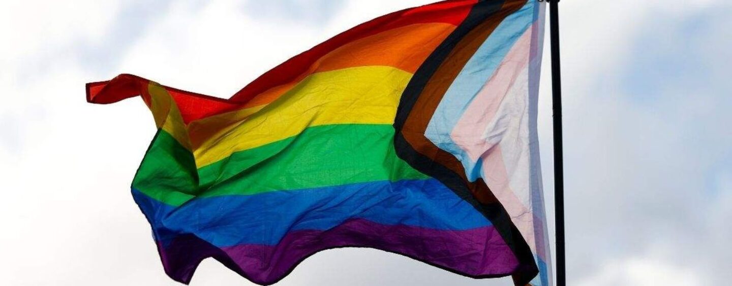 Les républicains de l'Idaho avancent un projet de loi visant à imposer de lourdes amendes aux villes arborant des drapeaux de la fierté