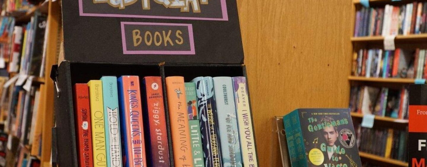 Le conseil d'administration du Tennessee licencie le directeur de la bibliothèque qui a refusé de se conformer à la purge des livres LGBTQ+