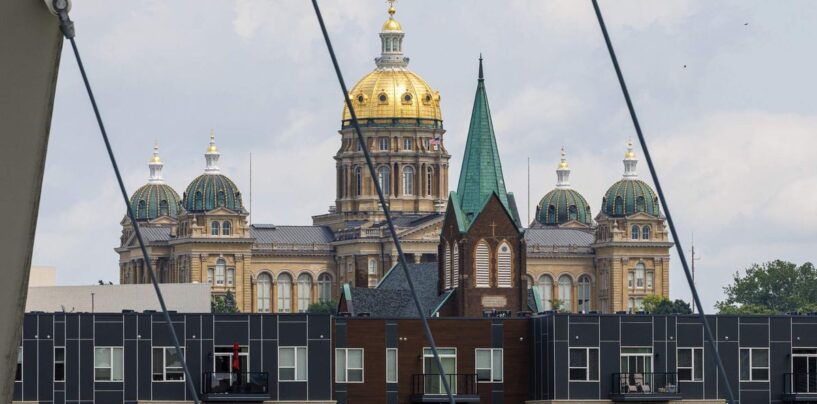Les républicains de l'Iowa House adoptent un projet de loi qui aggravera la vie des résidents transgenres