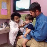 Un groupe de médecins affirme que l'American Medical Association n'a pas reculé sur les soins d'affirmation de genre pour les mineurs