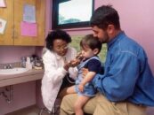 Un groupe de médecins affirme que l'American Medical Association n'a pas reculé sur les soins d'affirmation de genre pour les mineurs