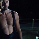 Dans quelle mesure verrons-nous moins d’Alexander Skarsgård dans un passager classé R ?