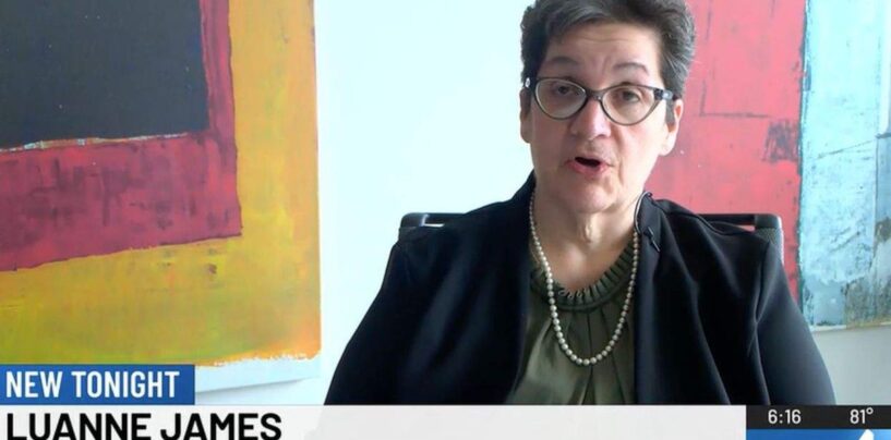 Licenciée pour avoir refusé de supprimer des livres LGBTQ+, une bibliothécaire du Tennessee dit qu'elle recommencerait