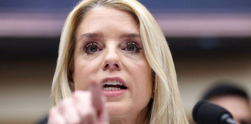 Au cours de son court mandat en tant que procureur général de Trump, Pam Bondi a terrorisé les Américains LGBTQ+