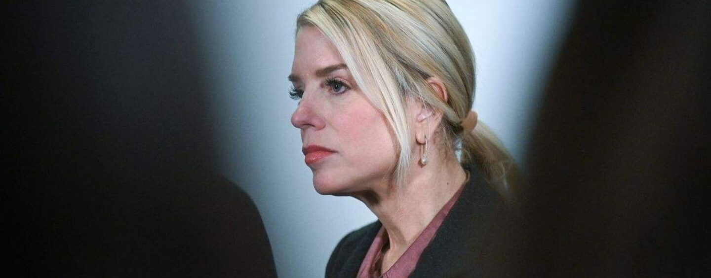 Trump limoge la fidèle défenseure Pam Bondi