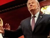 Un journaliste arrêté pour avoir hué Trump lors d'une représentation au Kennedy Center de Chicago