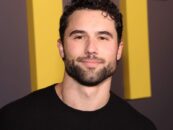 Robbie GK se met à genoux torse nu sur des photos torrides récemment divulguées