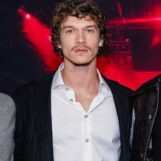 Le créateur de Heated Rivalry, Jacob Tierney, dénonce la réaction raciste contre Hudson Williams