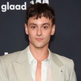 Tom Daley porte un Speedo serré dans de nouvelles photos virales de vacances