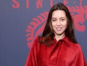 Après une année émouvante, la star de White Lotus Aubrey Plaza annonce qu'elle est enceinte