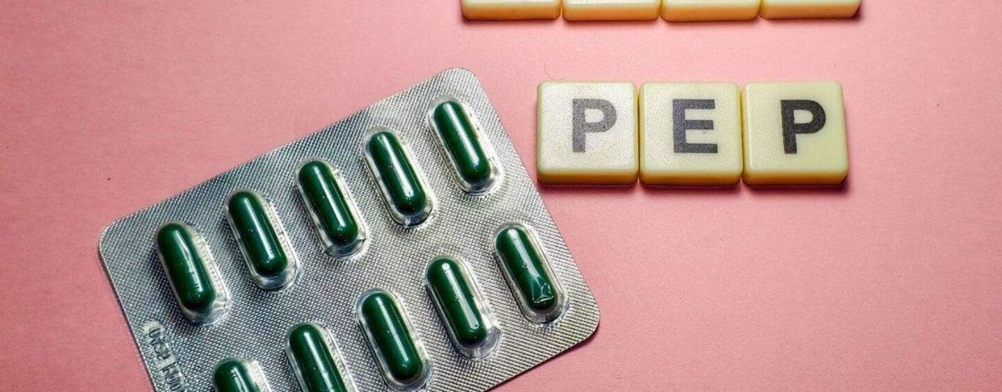 Les anciens dirigeants du HHS de Biden saluent la percée de la syphilis alors que Trump démantèle le système qui la sous-tend